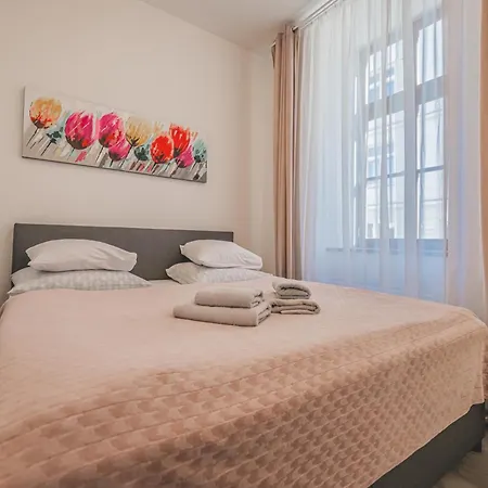 Apartamento Velky 3+kk Klicperova, 2 Loznice